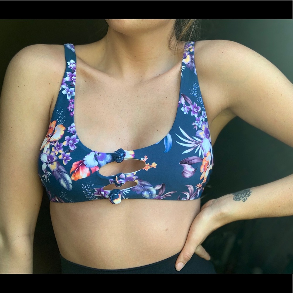 Brand New With Tags Express Bikini Top - Large